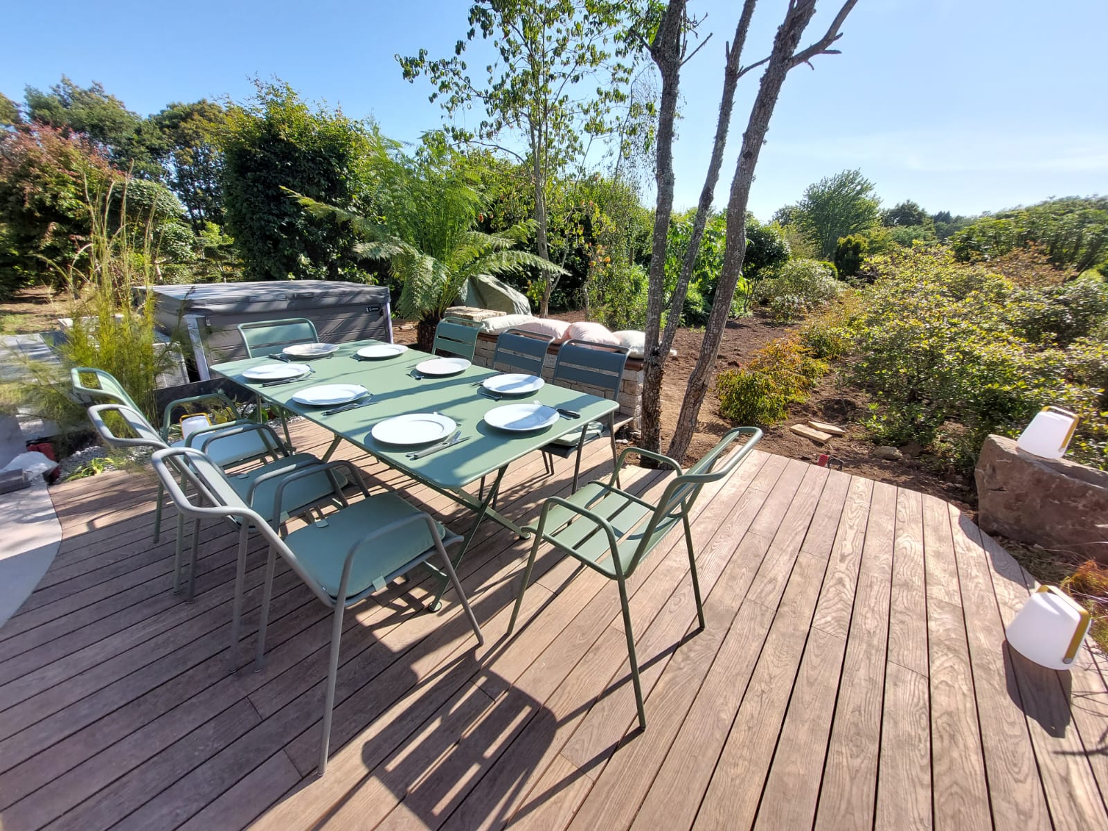 table fermob sur le showroom kerne paysage